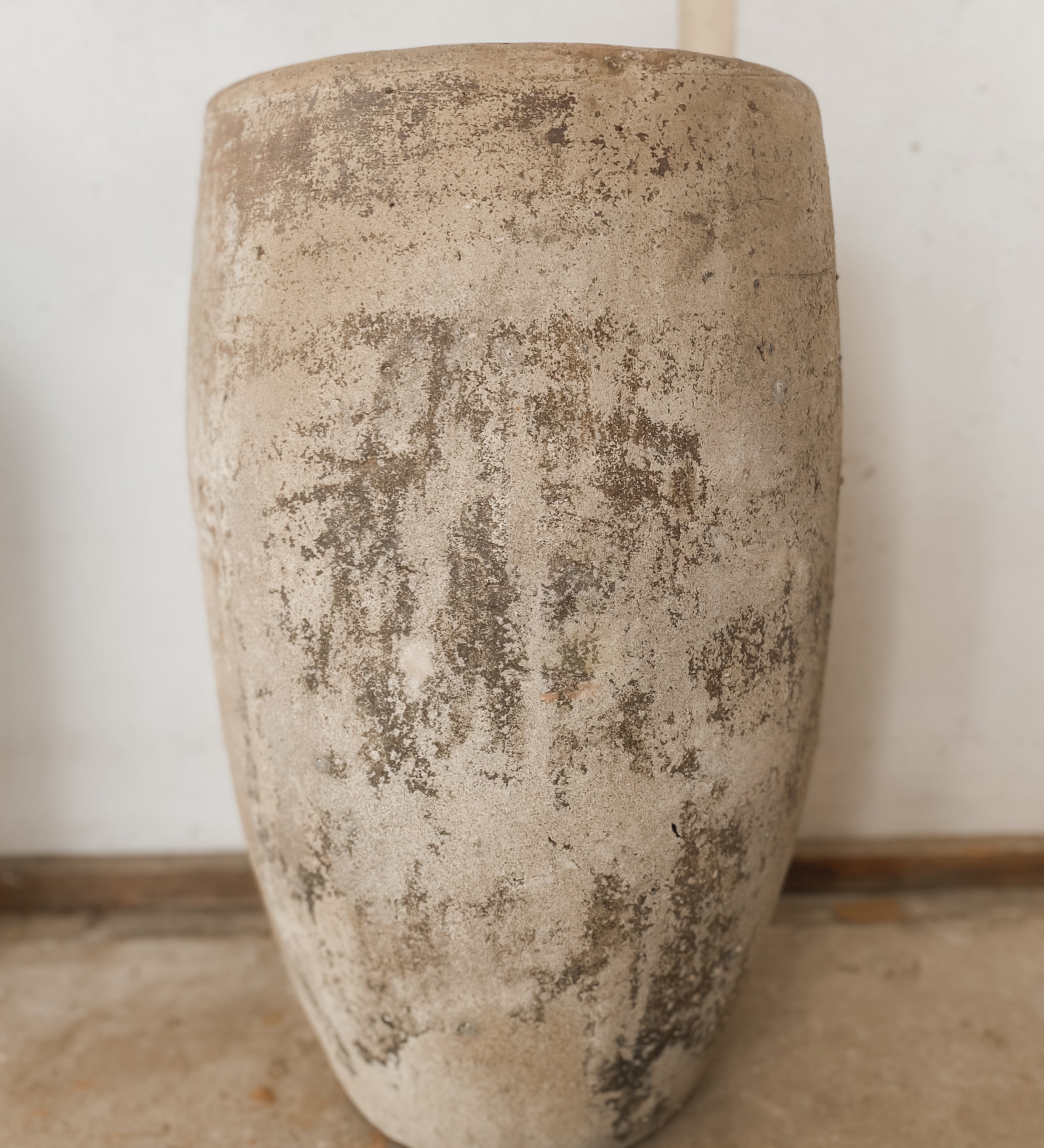 Eta (medium) 28" x 16"
